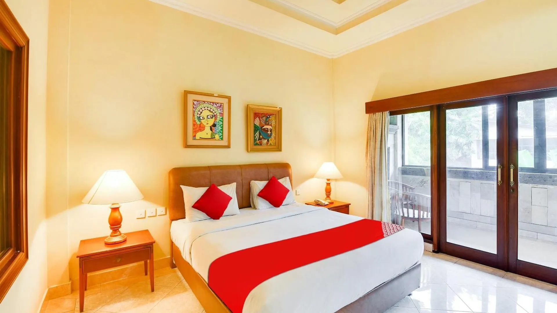 Super Oyo Townhouse Oak Maxi Hotel Legian Kuta
