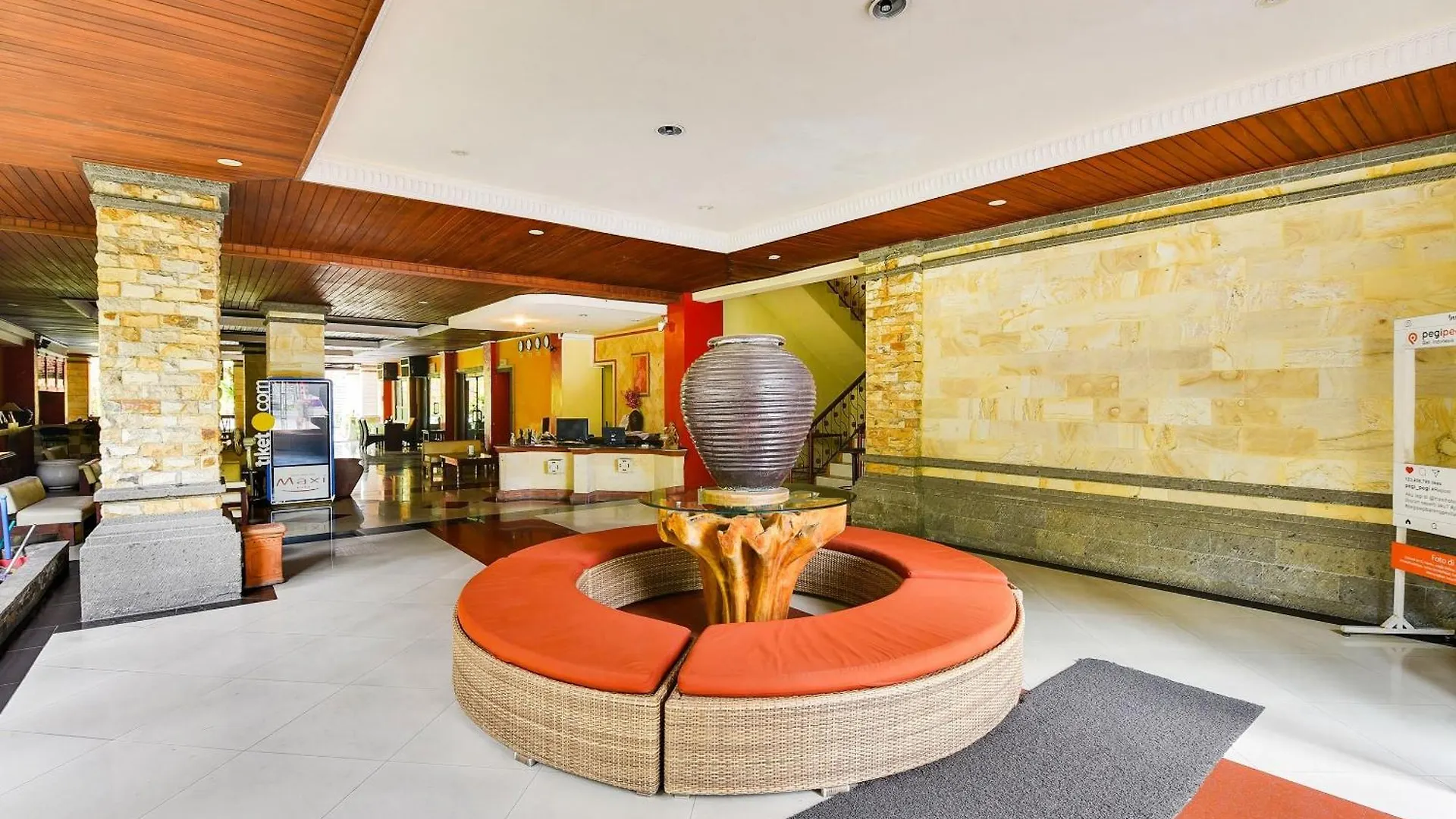 Super Oyo Townhouse Oak Maxi Hotel Legian Kuta