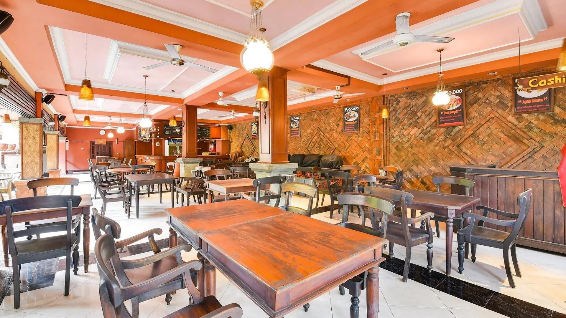 Super Oyo Townhouse Oak Maxi Hotel Legian Kuta Lombok