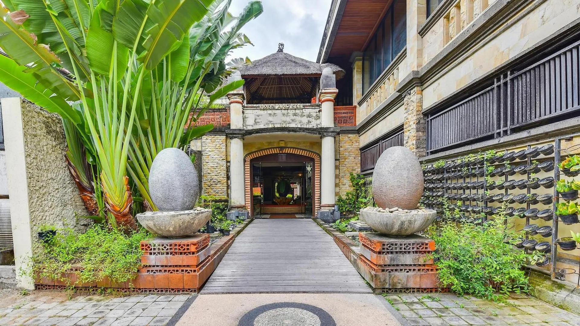 Super Oyo Townhouse Oak Maxi Hotel Legian Kuta Lombok 3*,  Indonesien