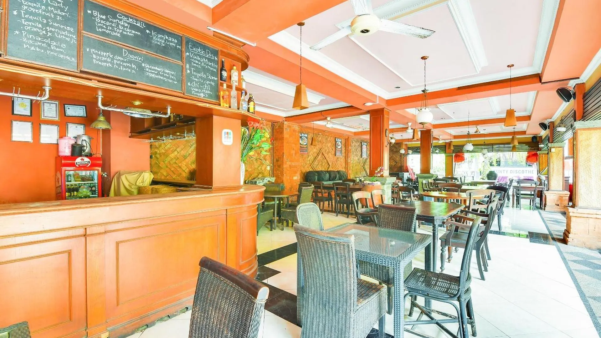 Super Oyo Townhouse Oak Maxi Hotel Legian Kuta Lombok