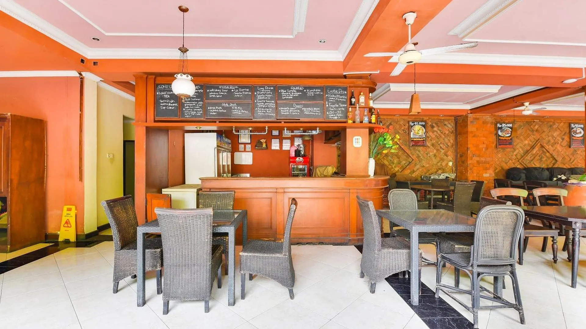 ***  Super Oyo Townhouse Oak Maxi Hotel Legian Kuta Lombok Indonesien