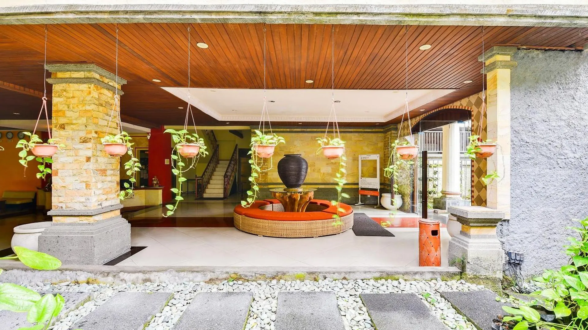 Super Oyo Townhouse Oak Maxi Hotel Legian Kuta Lombok 3*,  Indonesien