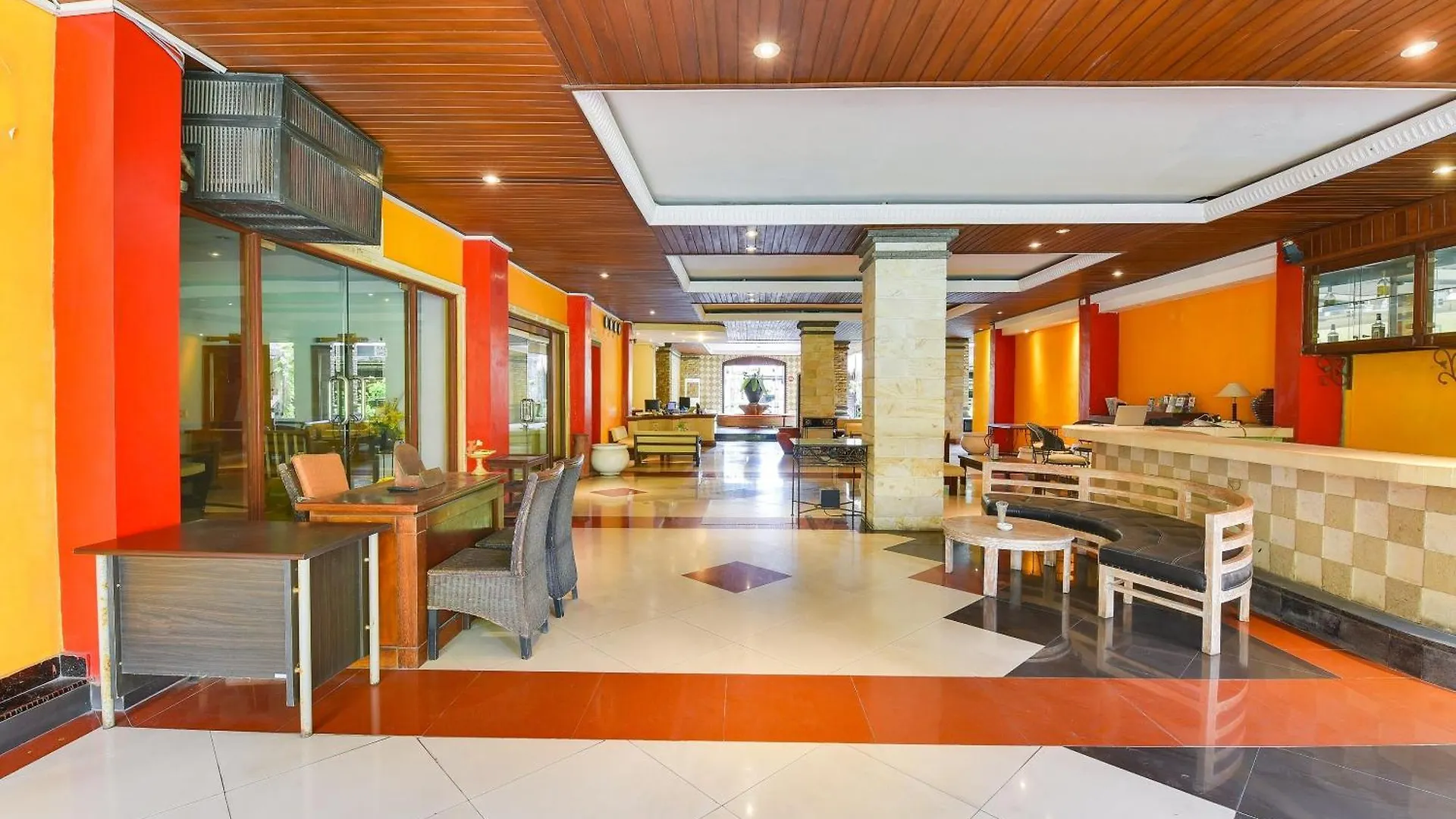 ***  Super Oyo Townhouse Oak Maxi Hotel Legian Kuta Lombok Indonesien