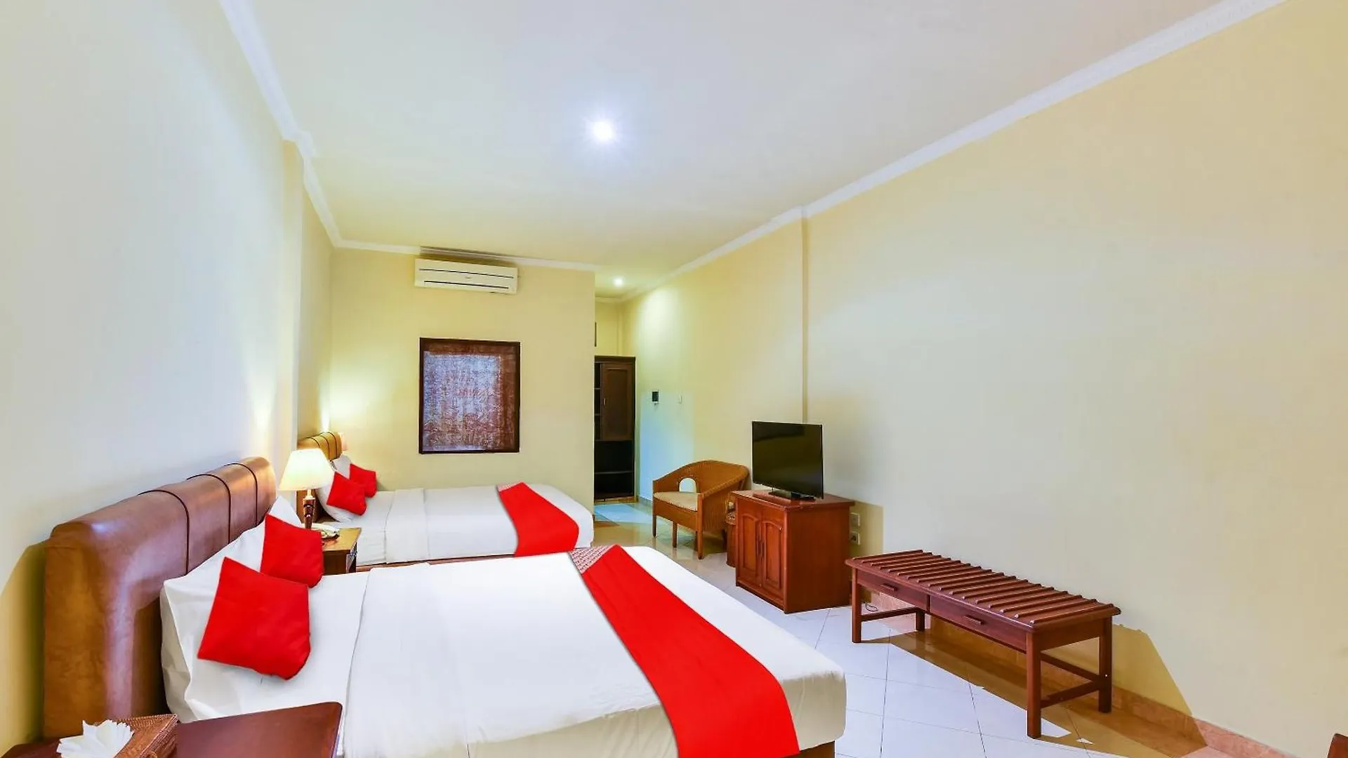 Super Oyo Townhouse Oak Maxi Hotel Legian Kuta Lombok