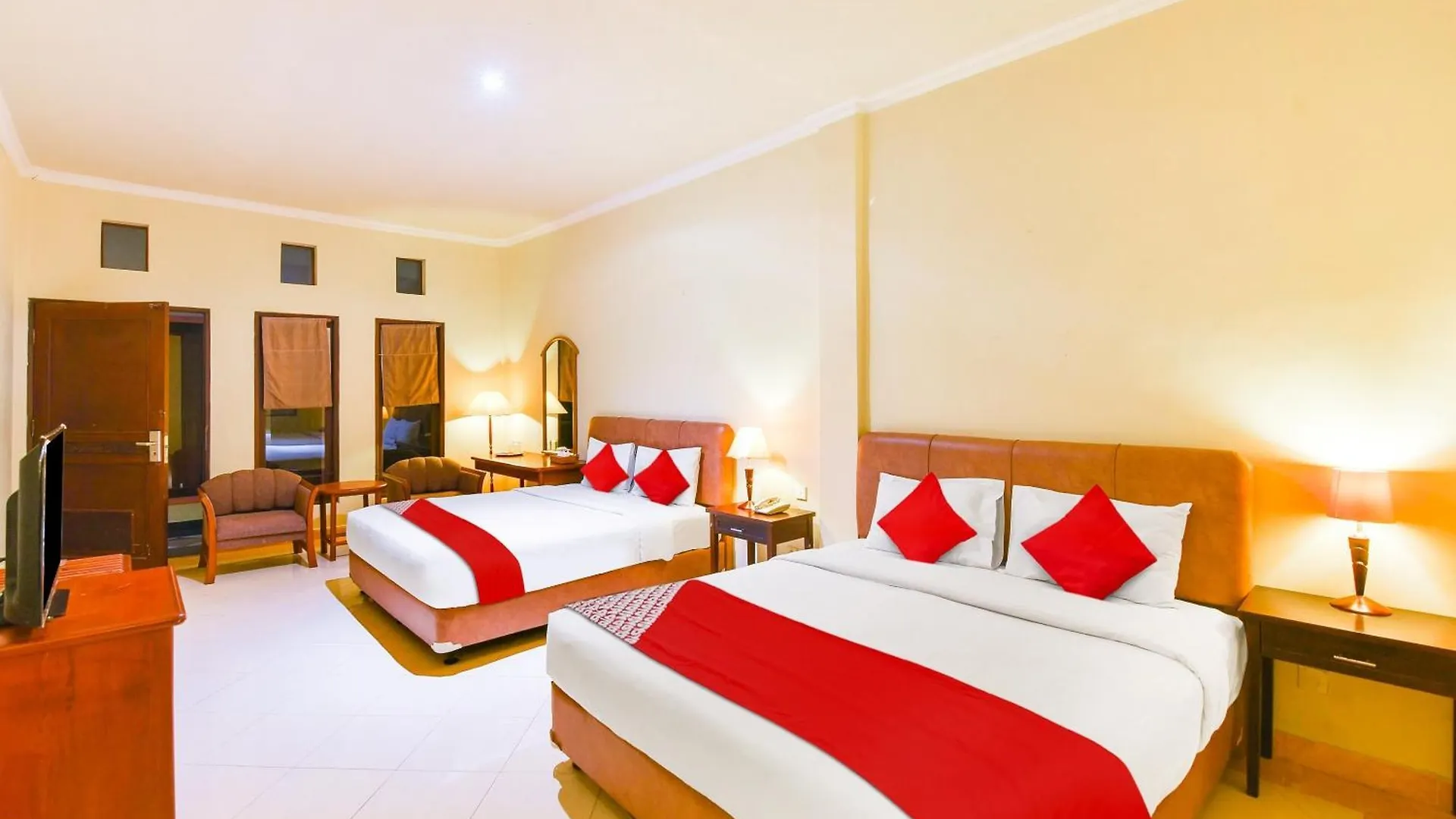 ***  Super Oyo Townhouse Oak Maxi Hotel Legian Kuta Lombok Indonesien