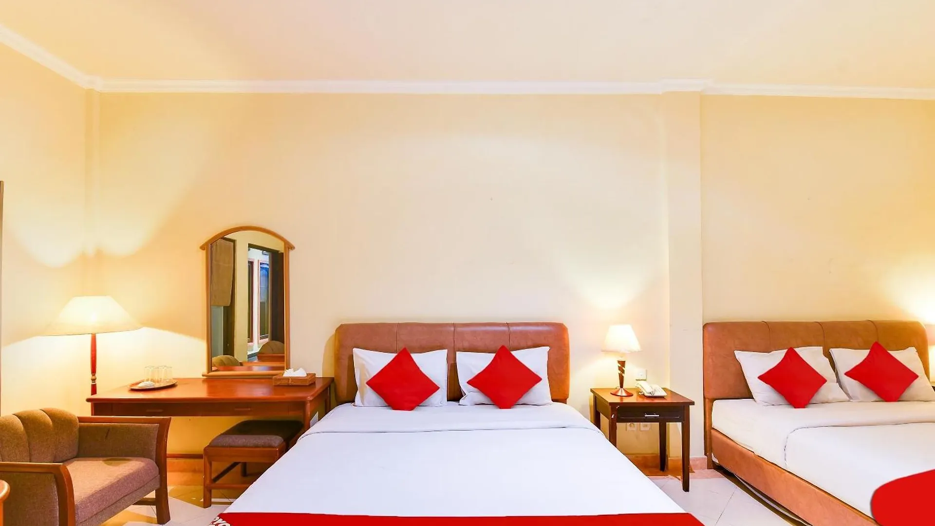 Super Oyo Townhouse Oak Maxi Hotel Legian Kuta Lombok 3*,  Indonesien